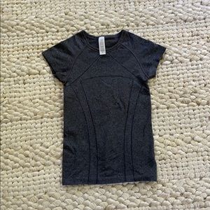 Girls size 8 gray ivivvia top!